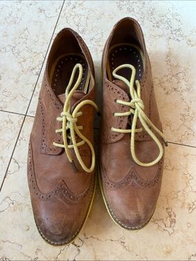 Women Cole Hahn  Brown Wingtip Dress Shoes with Yellow sole sz 8
